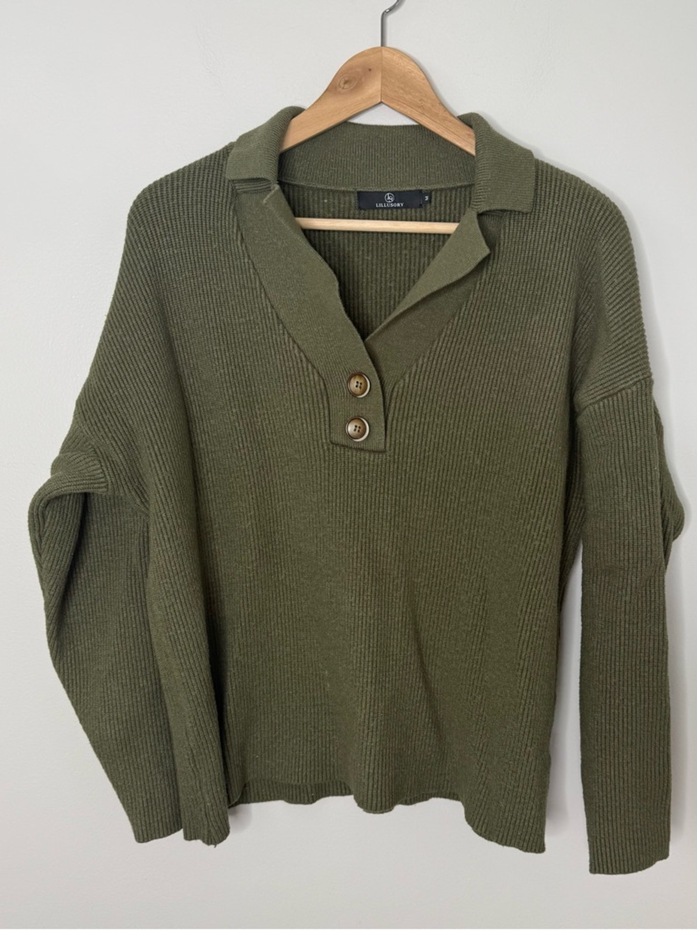 Lillusory Women’s Medium Army Green Collared Button V Neck Swearer Ribbed
